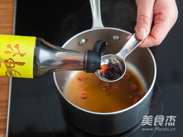 <a href=/shicai/guopin/YouZi/index.html target=_blank><u>柚子</u></a><a href=/shicai/mimian/JiangYou/index.html target=_blank><u>酱油</u></a>姜香千层<a href=/shicai/shucai/WaWaCai/index.html target=_blank><u>娃娃菜</u></a>的做法