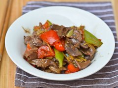 嫩姜炒鸡杂的做法