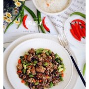 芝麻羊肉粒的做法