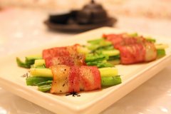 黑椒芦笋培根卷:益脾胃抗衰老