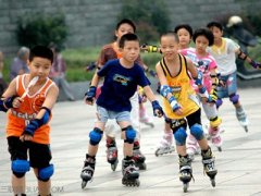 如何滑轮滑?滑轮滑的好处