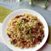 豌豆腊肠炒饭的做法