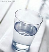 喝淡盐水的好处及禁忌