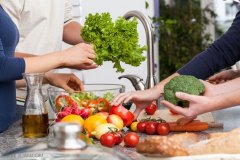 夏季应如何预防食物中毒