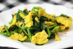 拌菠菜鸡蛋的家常做法