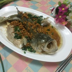 鲈鱼怎么做好吃——蒜香鲈鱼的做法