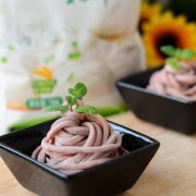 紫薯鸡蛋面的做法