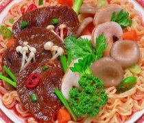 【吃方便面会长痘痘吗】吃方便面有什么坏处_吃方便面有营养吗